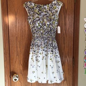 Floral daisy dress. Stunning!!